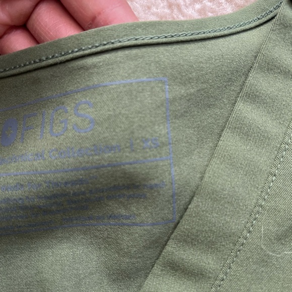 FIGS XS GREEN TOP - Picture 2 of 2